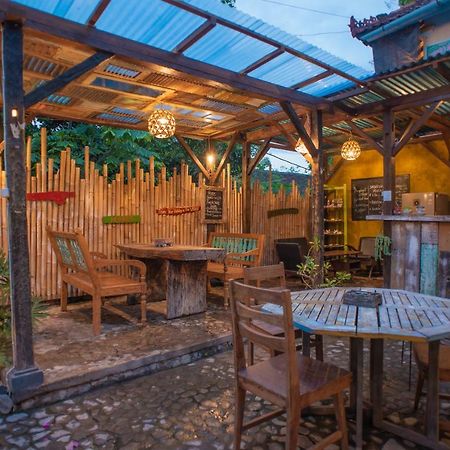 The Village Bed And Breakfast 러비나 외부 사진